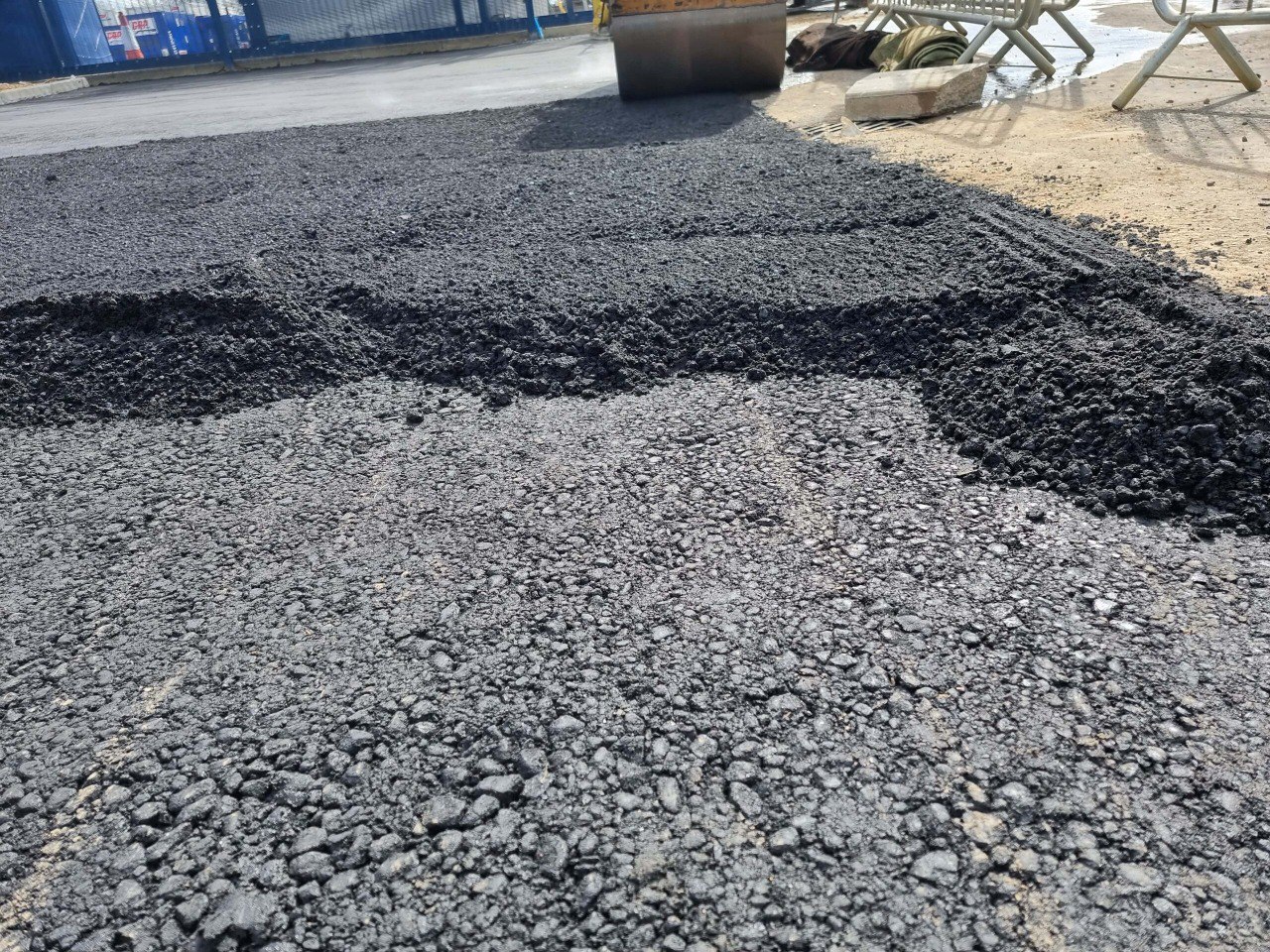 This is tarmac being laid by NS Driveways Redhill